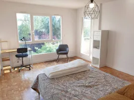 Location T4 meublé de 90 m² avec balcons, parking fermé