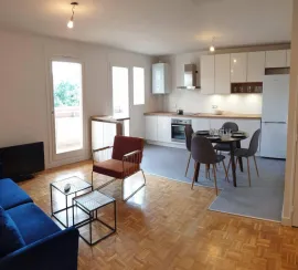 Location T4 meublé de 90 m² avec balcons, parking fermé