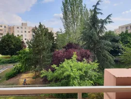 T4 meublé de 90 m² avec balcons, parking fermé Lyon 7e