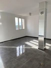 Spacieux T4 dans copropriété Arborée et sécurisée Villeurbanne