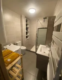 Location Beau F2 meublé 44m² lumineux avec place de parking