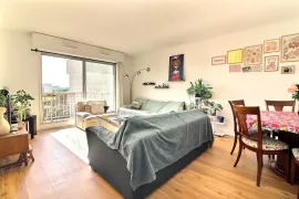 Vente Bagneux  -  3 pièces proche métro - balcon