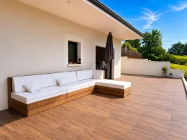 Vente Deux maisons indépendantes, 2 piscines, gîte et terrain arboré – 15 min de Bergerac