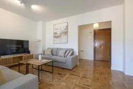 Location Calle de Arroyofresno, Madrid