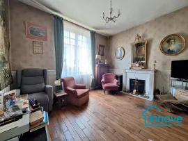 Vente Rare à la vente : Grande maison de caractère sur vaste terrain