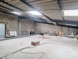 Vente Local commercial et hangar Loué