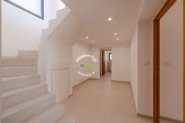 Vente LES ISSAMBRES (VAR) - VILLA NEUVE AVEC VUE MER