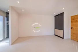 Vente LES ISSAMBRES (VAR) - VILLA NEUVE AVEC VUE MER