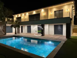 Vente LES ISSAMBRES (VAR) - VILLA NEUVE AVEC VUE MER