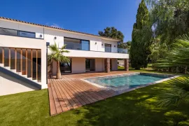 Vente LES ISSAMBRES (VAR) - VILLA NEUVE AVEC VUE MER