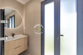 Vente LES ISSAMBRES (VAR) - VILLA NEUVE AVEC VUE MER