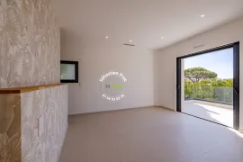 Vente LES ISSAMBRES (VAR) - VILLA NEUVE AVEC VUE MER