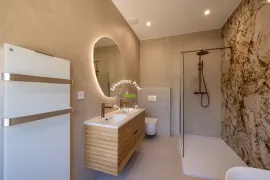 Vente LES ISSAMBRES (VAR) - VILLA NEUVE AVEC VUE MER