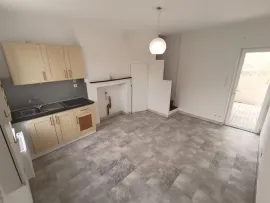 Location Maison 1 chambre et cour, quartier Saint-Pierre