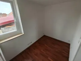 Location Maison 1 chambre et cour, quartier Saint-Pierre