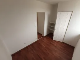 Location Maison 1 chambre et cour, quartier Saint-Pierre