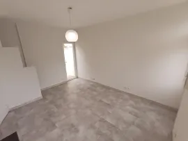 Location Maison 1 chambre et cour, quartier Saint-Pierre