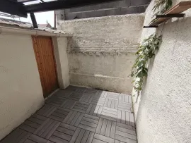 Location Maison 1 chambre et cour, quartier Saint-Pierre