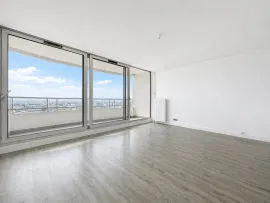 Vente Appartement Rénové avec balcon Vue Panoramique - Quartier Chapelle, Paris