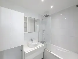 Vente Appartement Rénové avec balcon Vue Panoramique - Quartier Chapelle, Paris