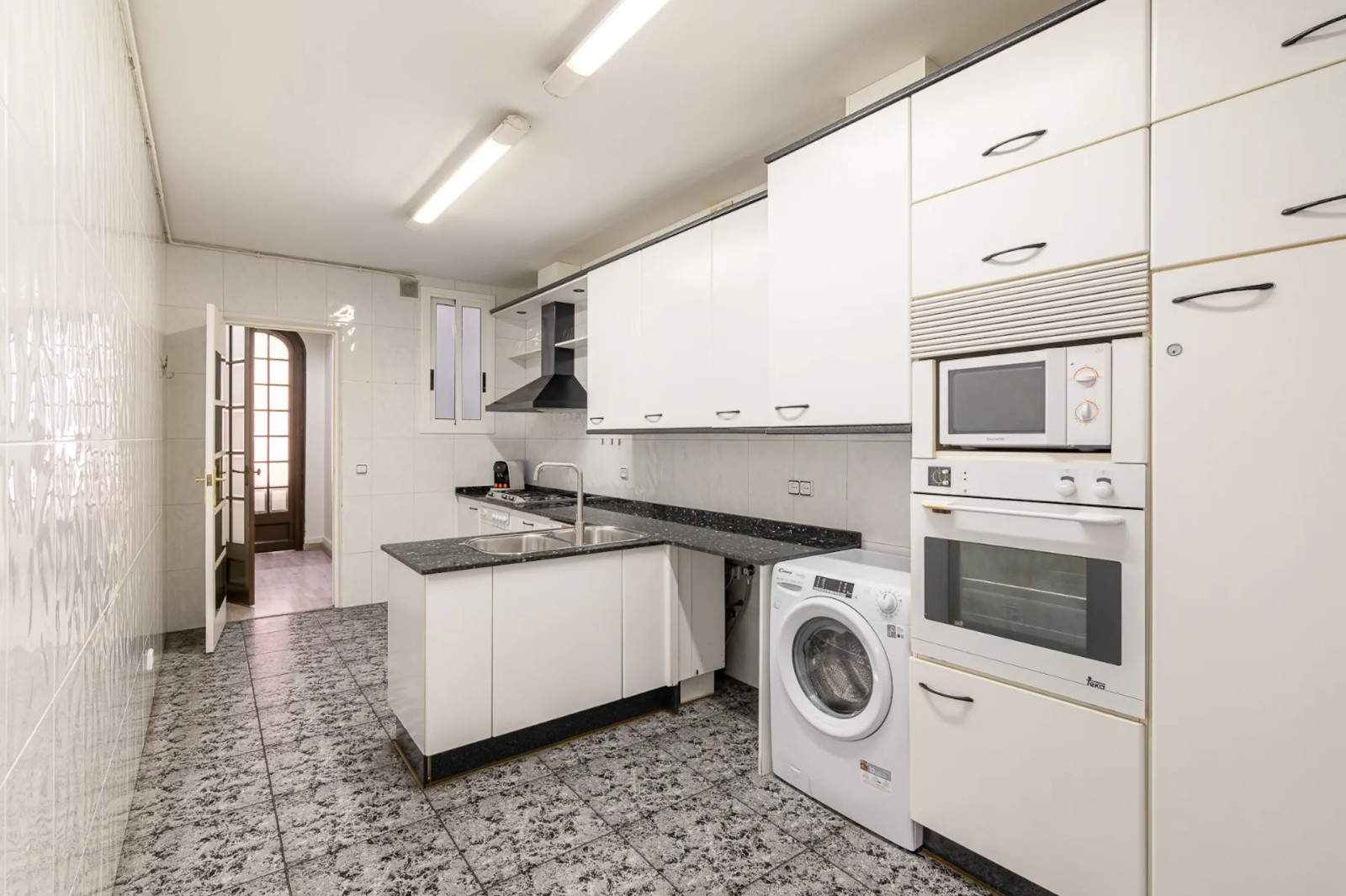 Location Carrer Creu Coberta, Barcelona