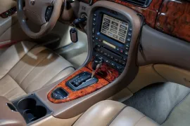 Voiture Jaguar S-Type R Supercharged V8 4.2 396