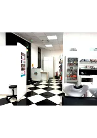 Vente Givors – Salon de coiffure équipé – Équipe en place – CA 190 000 €