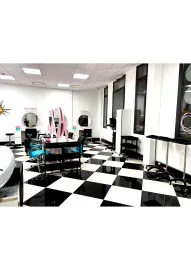 Vente Givors – Salon de coiffure équipé – Équipe en place – CA 190 000 €