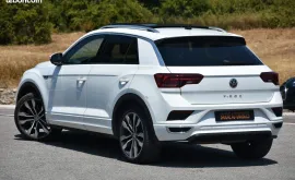 Voiture Volkswagen T-Roc 1.5 TSI 150 R-LINE DSG -Toit Ouvrant -Jantes 19'