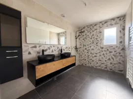 Vente Centre ville/Maison plain pied jamais habitée