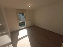 Location Appartement neuf, 2 chambres, balcon, parking