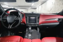 Voiture Maserati Levante (I.II) Trofeo V8 3.8 580