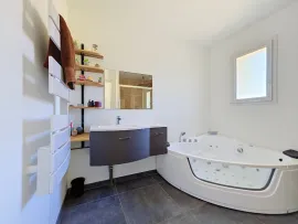 Vente Volume, Luminosité et esprit contemporain- Maison de 2016- 3 chambres- 1024m2 de terrain- grand sous-sol
