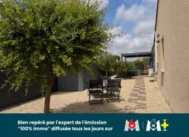 Vente MAISON - PLAIN PIED - 2 CHAMBRES - BUREAU - GARAGE - JARDIN