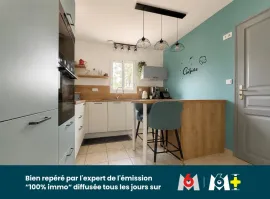 Vente MAISON - PLAIN PIED - 2 CHAMBRES - BUREAU - GARAGE - JARDIN