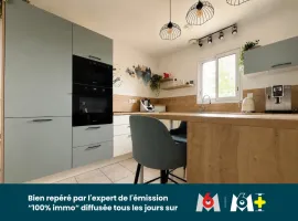 Vente MAISON - PLAIN PIED - 2 CHAMBRES - BUREAU - GARAGE - JARDIN