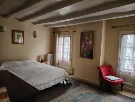 Location Grand appartement de charme en centre ville.