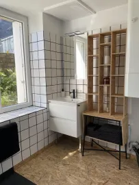 Location Appartement meublé rénové RDC dans rue tranquille.
