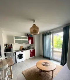 Location Beau studio meublé 28m² + balcon & parking