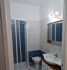 Location Beau studio 30m² rénové et partiellement équipé