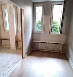 Location Beau studio 30m² rénové et partiellement équipé