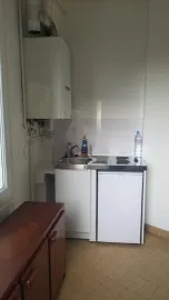 Location Grand studio refait à neuf proche de tout