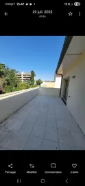 Location Studio avec grande terrasse et parking couvert
