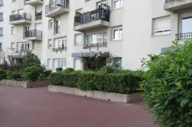 Location Location studio Paris 20è Maraîchers