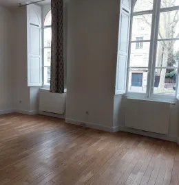 Location Grand Studio 50 M2 à louer à Versailles