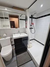 Location Studio central, tout équipé, +buanderie +pièce vie