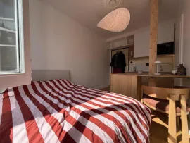 Location Beau studio meublé 14m² vue Cathédrale