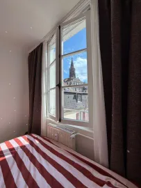 Location Beau studio meublé 14m² vue Cathédrale