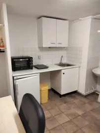 Location Petit studio bien équipé.
