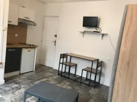 Beau studio 18m² rénové et meublé rés étudiante La Rochelle
